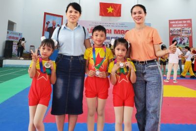 TRƯỜNG TH ĐÔNG HIỆP THAM GIA THI AEROBIC CẤP HUYỆN.