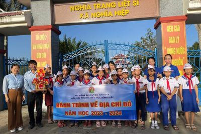 Ban giám hiệu, Giáo viên và Học sinh TTH Đông Hiệp viếng hương mẹ Việt nam anh hùng Trần Thị Định, hành trình về địa chỉ đỏ tại nghĩa trang liệt sĩ và tượng đài bốn dũng sĩ Nghĩa Hiệp.